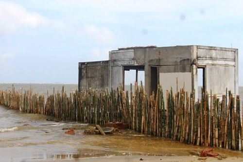 Sạt lở đe dọa cuộc sống người dân