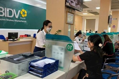 Ngân hàng 'sốt ruột' vì tín dụng tăng chậm