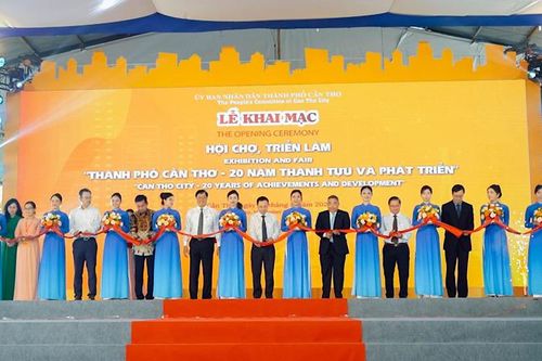 Cần Thơ khai mạc triển lãm thành tựu 20 năm trực thuộc Trung ương
