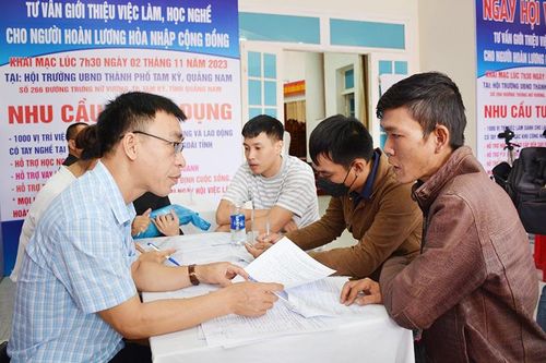 Quảng Nam: Hơn 300 người tham gia Ngày hội việc làm cho người hoàn lương