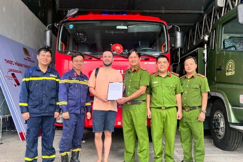 Du khách người Nga cảm ơn Công an Đà Nẵng