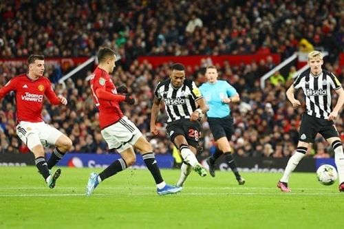 Man.United thành cựu vô địch, Arsenal lại sớm bật bãi