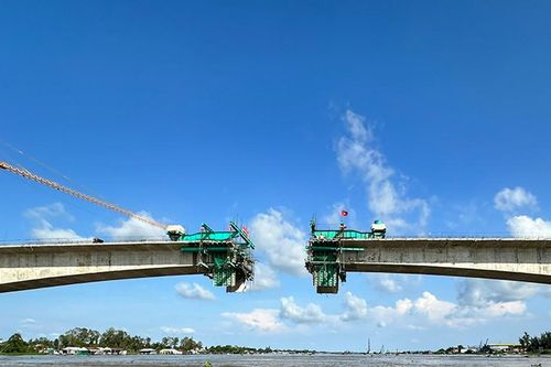 An Giang: Sắp hợp long cầu Châu Đốc