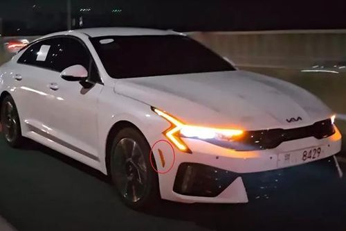 Chiếc Kia K5 2024 'bằng xương, bằng thịt' lăn bánh trên đường phố