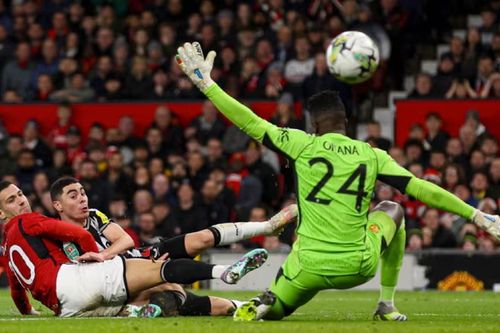 Man United thua thảm hại, thành cựu vương tại Old Trafford