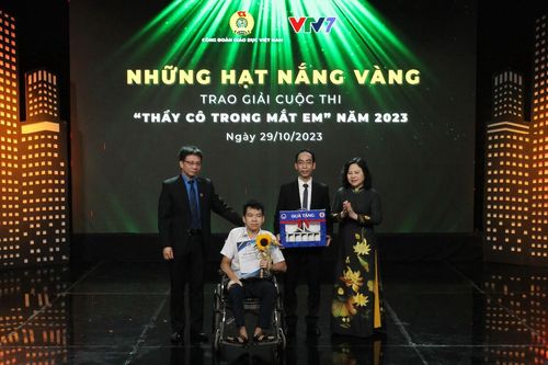 Lan tỏa hình ảnh đẹp về người thầy