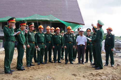 Thượng tướng Phùng Sĩ Tấn kiểm tra công tác chuẩn bị tổ chức Chương trình Giao lưu hữu nghị Quốc phòng biên giới Việt Nam - Lào - Campuchia lần thứ nhất