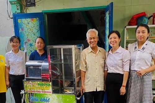 Lớp học 'bao đồng'…