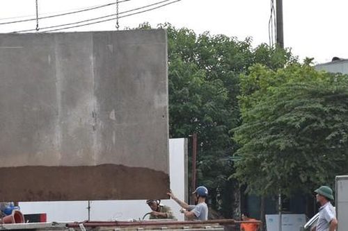 Dỡ bỏ rào bê tông chắn đường Vành đai 2,5 sau chỉ đạo của TP Hà Nội