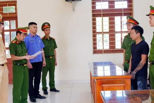 CSGT truy đuổi, nổ súng trấn áp xe tải 'thông chốt' ở Thái Nguyên
