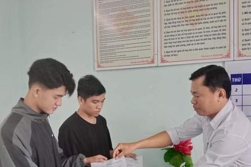 Nhiều thanh niên Quảng Ngãi viết đơn tình nguyện nhập ngũ