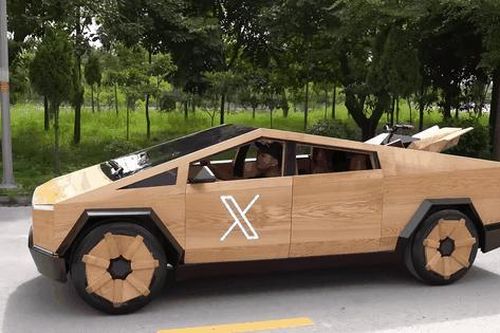 Bản sao xe bán tải Tesla qua tay thợ điêu khắc Việt