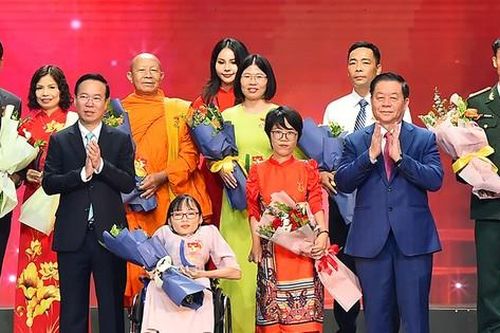 Tôn vinh 67 điển hình tiêu biểu toàn quốc học tập và làm theo Bác
