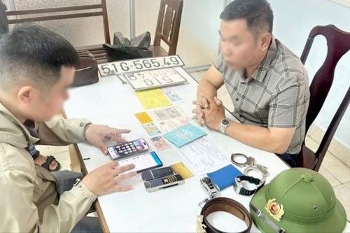 Đại tá Công an 'dỏm' lừa đảo chiếm đoạt 7 tỷ đồng