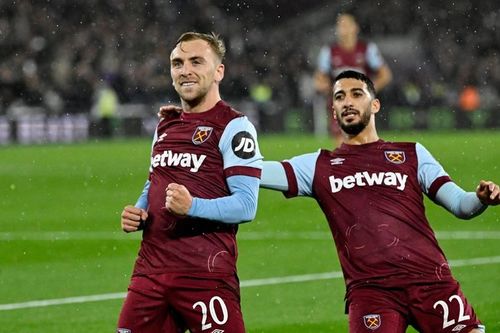 Arsenal phơi áo 1-3 trên sân West Ham