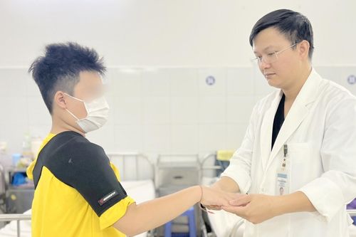 Bác sĩ Đà Nẵng - TP.HCM hội chẩn trong đêm cứu bé trai 10 tuổi bị đột quỵ