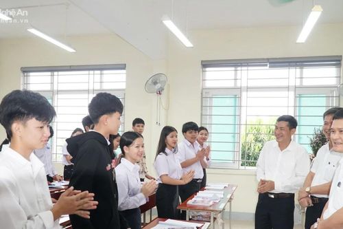 Nghệ An xem xét ban hành chính sách hỗ trợ đào tạo lưu học sinh Lào diện thỏa thuận hợp tác giáo dục, đào tạo