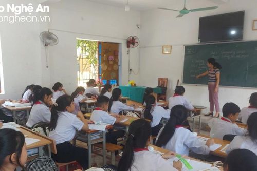 Vì sao trường nội trú ở Con Cuông thành lập 10 năm rồi vẫn chưa xây?