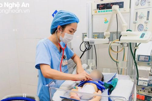 Bệnh viện Sản Nhi Nghệ An tăng cường bác sĩ cho tuyến dưới kịp thời cứu trẻ sơ sinh nguy kịch