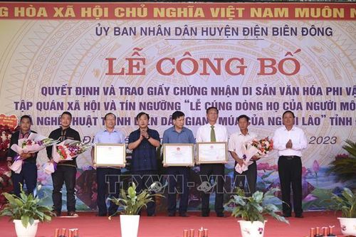 'Lễ cúng dòng họ của người Mông trắng' và 'Múa của người Lào' được công nhận Di sản quốc gia