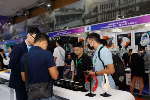 Khai mạc triển lãm quốc tế điện tử và thiết bị thông minh Việt Nam