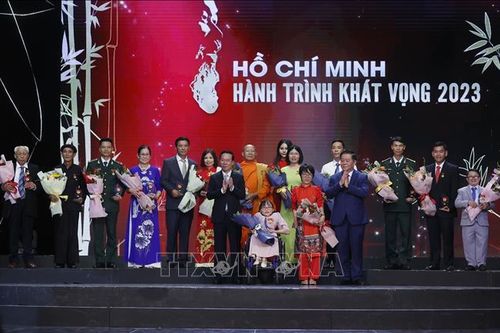 Chương trình giao lưu 'Hồ Chí Minh - Hành trình khát vọng 2023': Tôn vinh các điển hình tiêu biểu