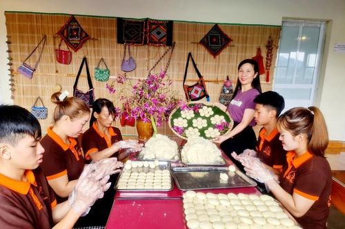 Biến món ăn 'nhà nghèo' thành đặc sản, 8X Mộc Châu thu cả trăm triệu đồng mỗi tháng