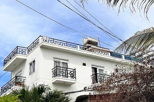 Điều tra nguyên nhân một du khách Nga rơi từ tầng 2 khách sạn tử vong