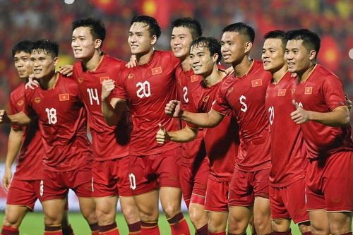 Loại Công Phượng, HLV Troussier gọi Văn Quyết chuẩn bị cho Vòng loại World Cup