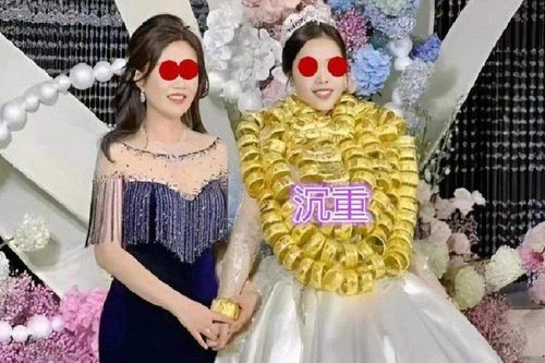 Cô dâu đeo vàng kín người, còn được nhà trai tặng số tiền 'khủng'