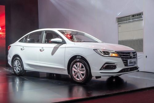 'Kẻ thách thức Mazda3' giảm giá cực sốc, chỉ còn rẻ ngang Hyundai Grand i10 và Kia Morning