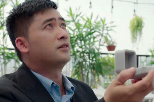Màn cầu hôn 'cười ra nước mắt' của đội trưởng đội hình sự trong tập cuối Biệt Dược Đen