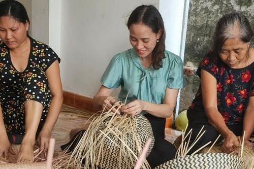 Xây dựng mô hình kinh tế, phát triển thương hiệu làng nghề