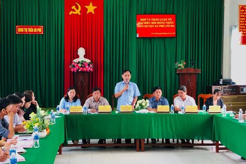 Thảo luận cho ý kiến trước kỳ họp HĐND huyện An Phú cuối năm 2023