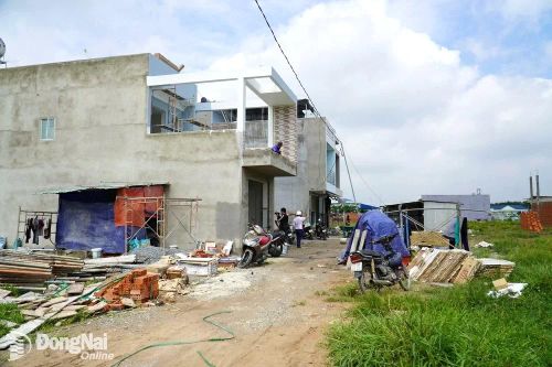 Bắt 2 cán bộ và 1 đối tượng có dấu hiệu lừa 'chạy' suất tái định cư chiếm đoạt hàng trăm triệu đồng