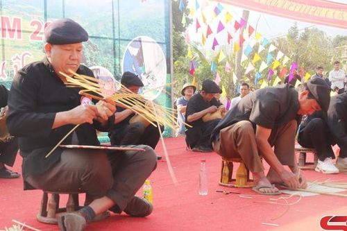 Quan tâm phục dựng các lễ hội truyền thống dân tộc