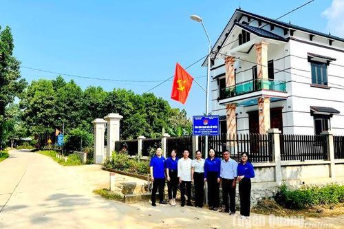 Huyện đoàn Sơn Dương khánh thành Công trình 'Sáng - Xanh - Sạch đường quê nông thôn mới'