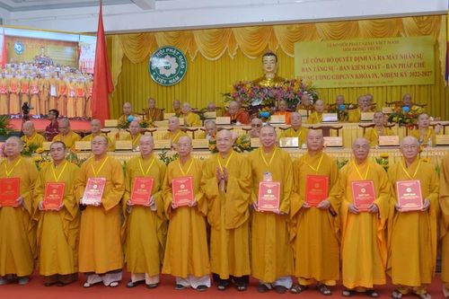 'Nâng cao nghiệp vụ pháp chế nhằm giúp việc cho Giáo hội xử lý những vấn đề tồn đọng và phát sinh'