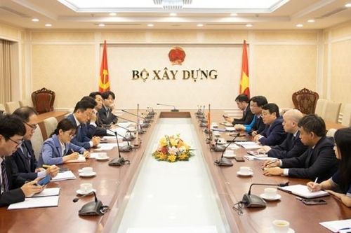 Thứ trưởng Bộ Xây dựng Bùi Hồng Minh tiếp Phó Chủ nhiệm Ủy ban Đất đai, Cơ sở hạ tầng và Giao thông, Quốc hội Hàn Quốc