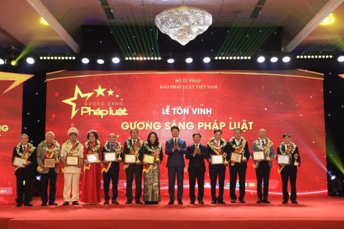 Vinh danh 50 Gương sáng Pháp luật Việt Nam năm 2023