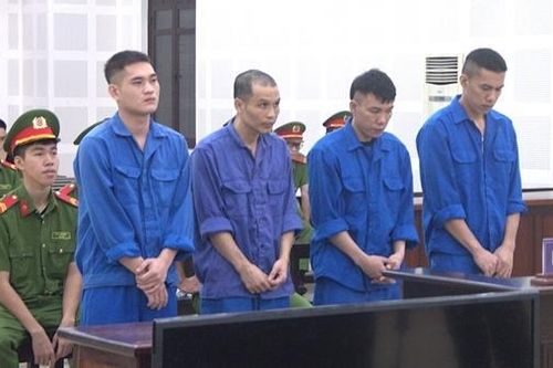 Gây án vì phút nóng giận, 4 công nhân lãnh án tù