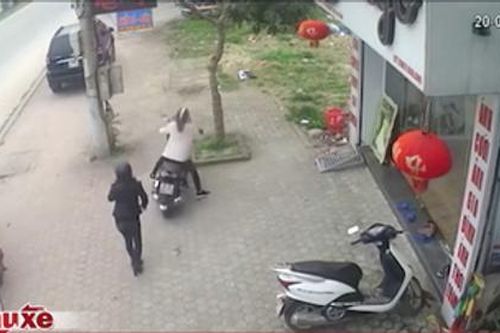 Tai nạn bất ngờ khi dừng xe không tắt máy