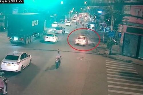 TPHCM: Tìm tài xế ôtô chứng kiến vụ đánh nhau khiến một người bị liệt