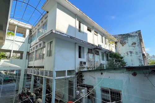 Trụ sở Trung tâm Y tế quận Gò Vấp xuống cấp, 'có thể sập đổ bất cứ lúc nào'