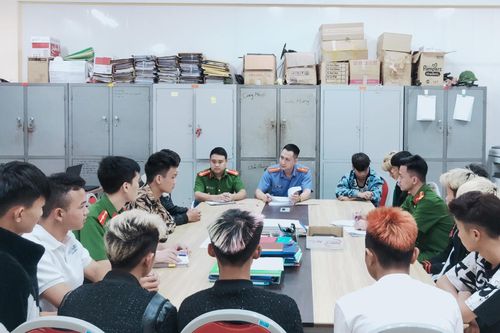 Bắt khẩn cấp nhóm thanh niên mang hung khí, lạng lách, gây náo loạn trên đường