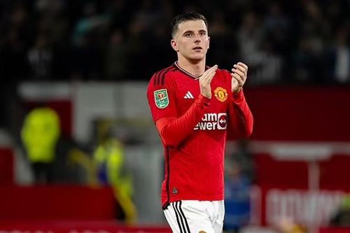 MU thua đậm Newcastle, duy nhất 1 cầu thủ nán lại cảm ơn CĐV