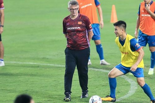 Nửa đội hình trụ cột của ông Park Hang Seo bị HLV Troussier 'ngó lơ'