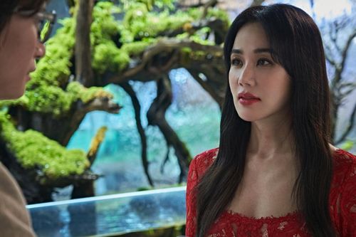 Sự trở lại của Uhm Jung Hwa trong 'Mỹ nhân đạo chích': Một bộ phim Hàn hài hước độc đáo