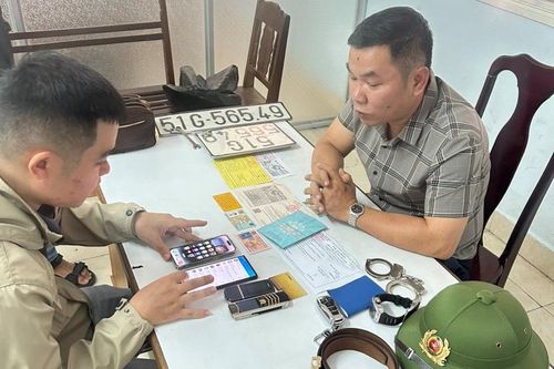 Bắt 2 'siêu lừa' giả danh Công an chiếm đoạt 17 tỷ đồng
