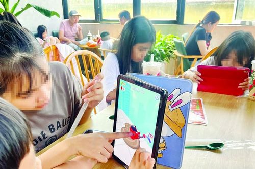 Rào chắn bảo vệ trẻ trên không gian mạng: Luôn tiềm ẩn rủi ro